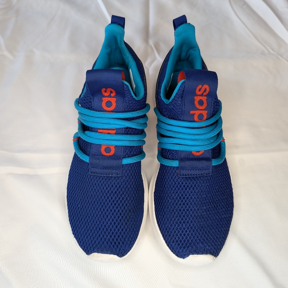 Adidas Youth cloud foam shoe size 3.5